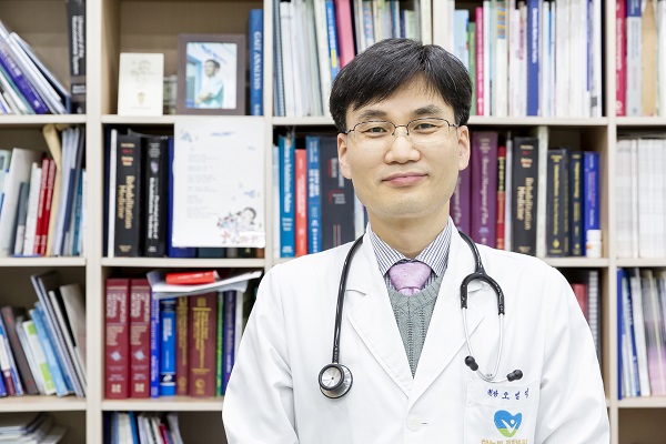 사진 하늘빛재활의학병원 오범석 대표원장